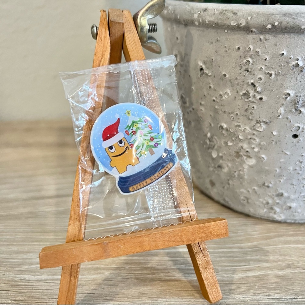 Amazon Employee 2025 Holiday Snow Globe Mascot Enamel Pin Sealed LE
